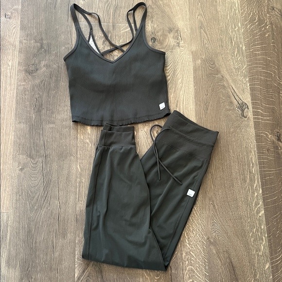 Vuori Rib Top & Daily Jogger in Oregano Green Matching Set . Size M - Picture 5 of 13